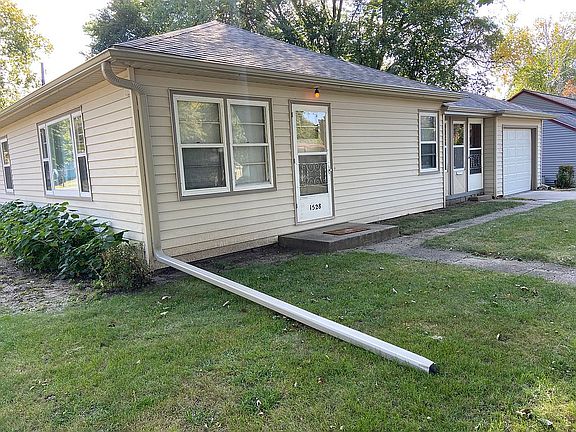 3rd image of 1528 Clark Ave