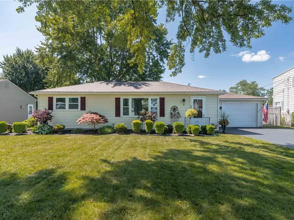 7 Tandoi Dr, Rochester, NY 14624