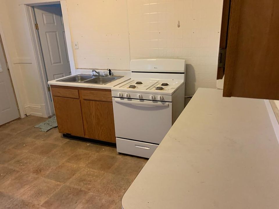 1st image of 2324 5th St NE APT 1