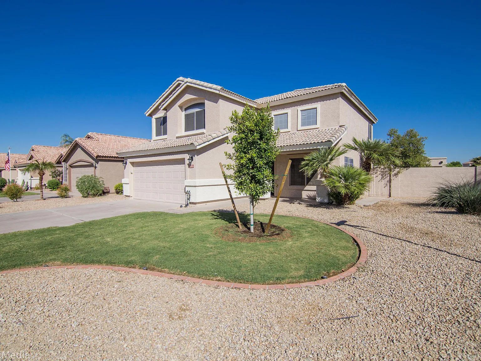 3 bed, 2.5 bath, 2068 sqft, $3,200 — Photo 2