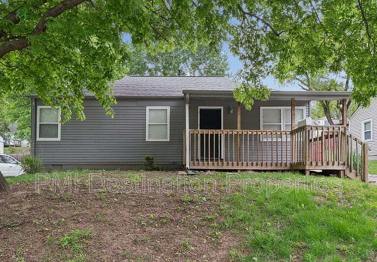 5431 N Indiana Ave — Photo 2