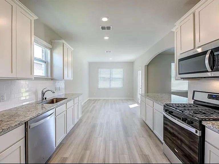 2020 Erlinda Dr — Photo 5