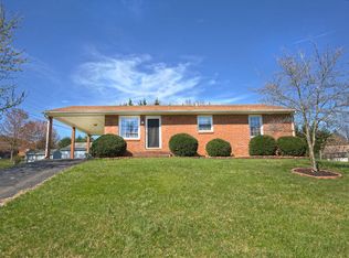 3135 Farmington Dr, Roanoke, VA 24018