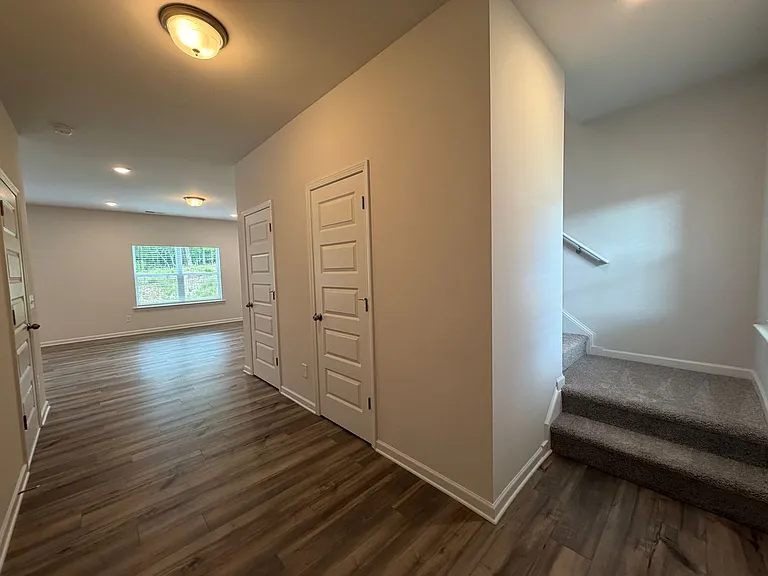 8 Cavalier Ct — Photo 3