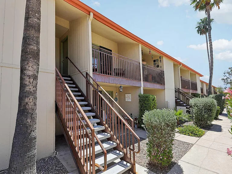 21-web-or-mls-E_Hampton_St_-_Unit_232_-_001