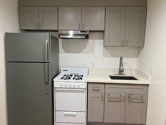 5th image of 6513 Hazeltine Ave