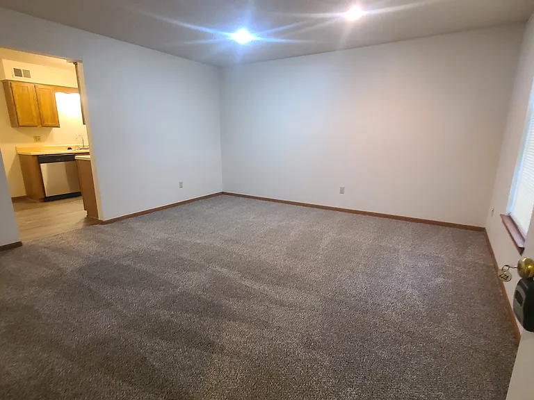 173 NW Zaun Ave — Photo 3