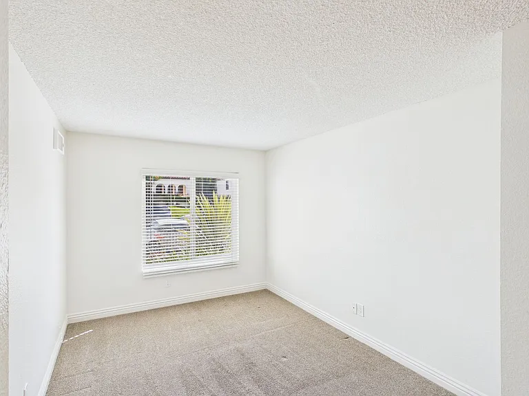Available Apartment in North Park — Photo 27