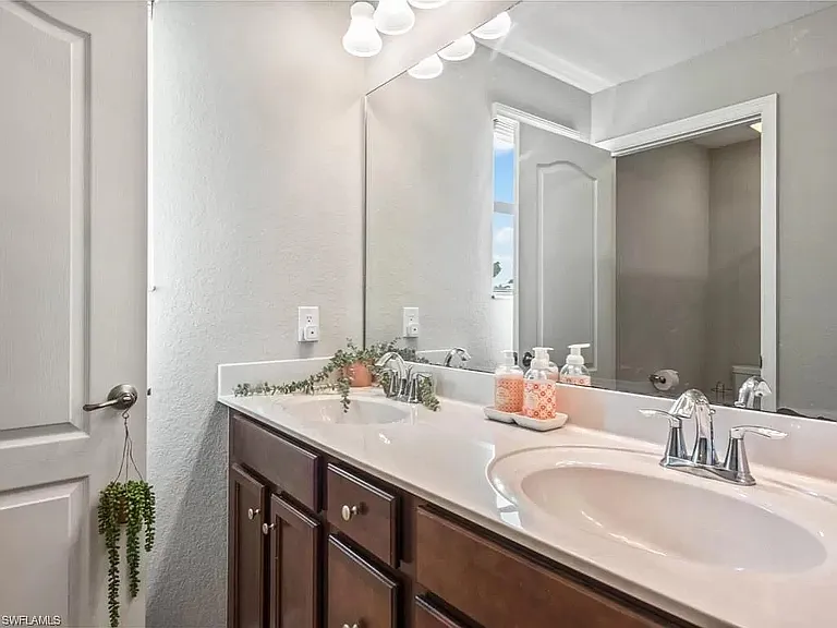 1610 Santiago Cir — Photo 10