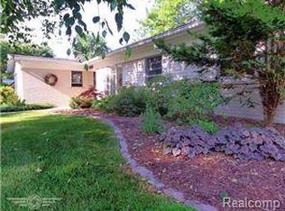 1425 Catalpa Dr, Rochester Hills, MI 48307