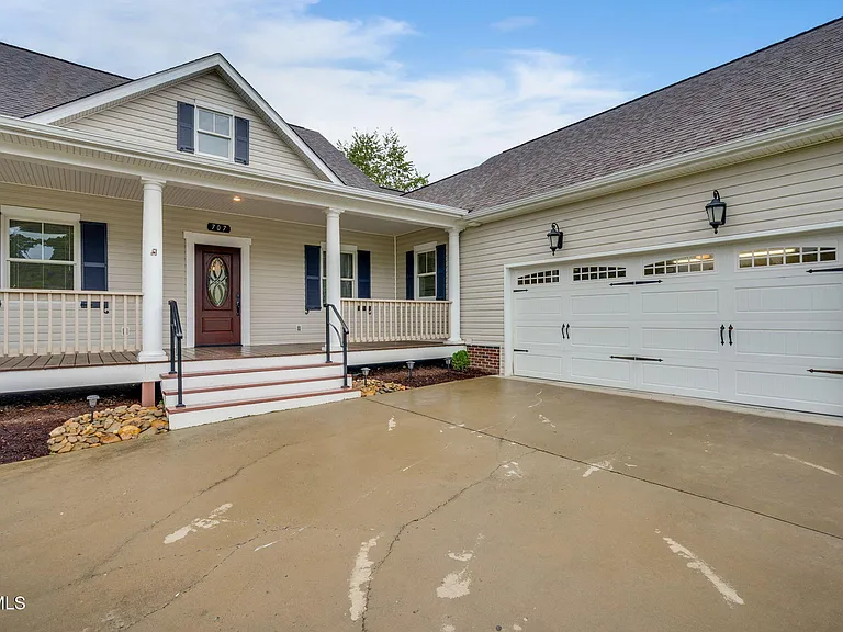 707 Victoria Lee Way — Photo 2