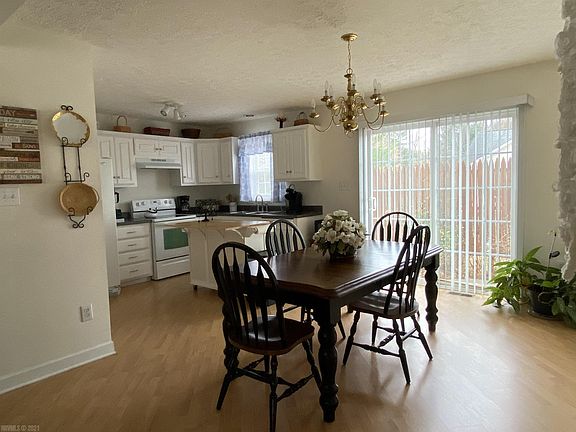 3rd image of 106 Duncan Ln
