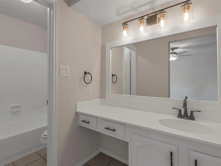 2601 Knoll Trl — Photo 35