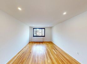 284 Mott St
