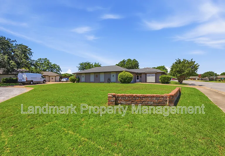 4351 Altamesa Blvd — Photo 2