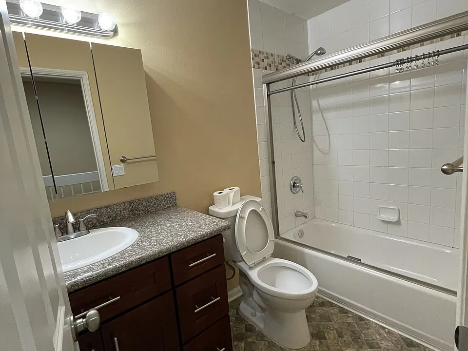225 S Ventura Rd #100