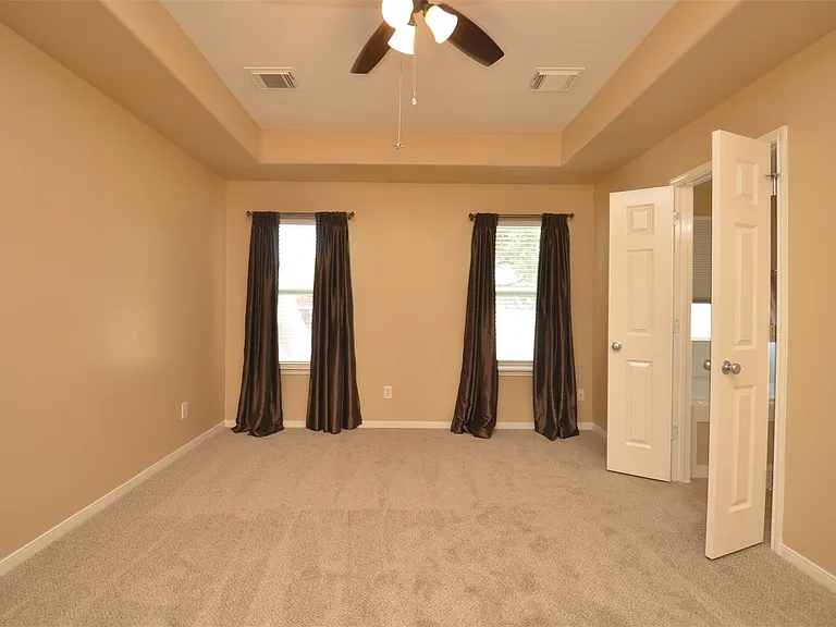 2911 Meadowglen Cv — Photo 36