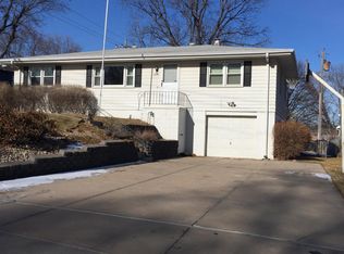 11030 Prairie Hills Dr, Omaha, NE 68144