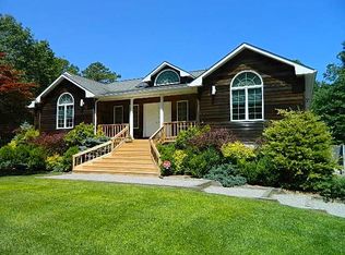 18 Bettina Ct, Hampton Bays, NY 11946
