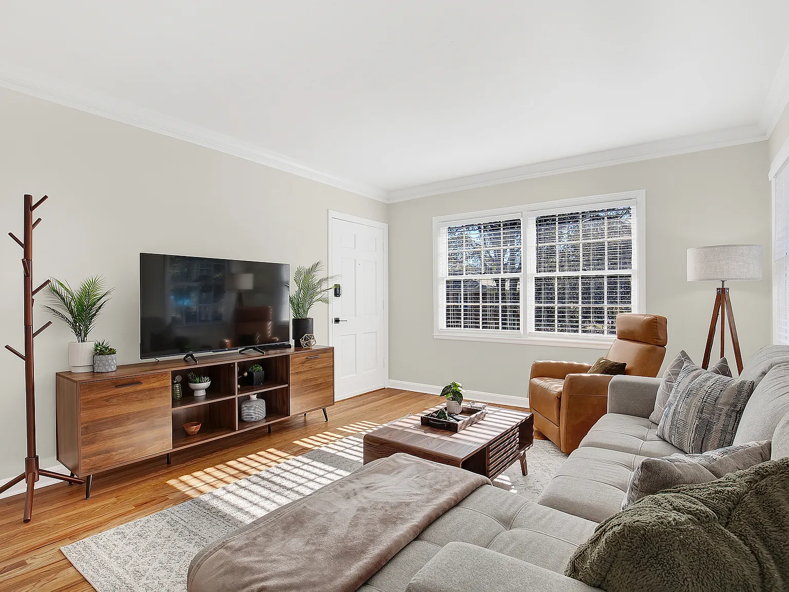 1 bed, 900 sqft, $2,500 — Photo 3