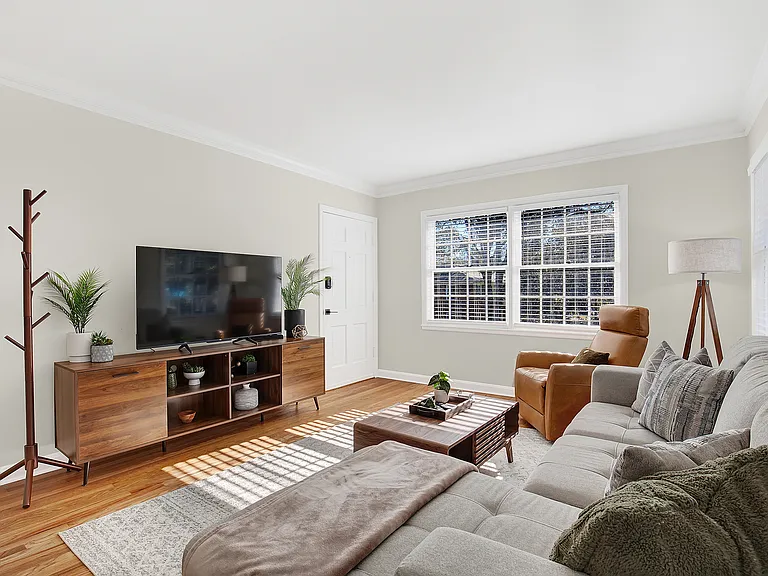6 W 51st St #4 — Photo 3