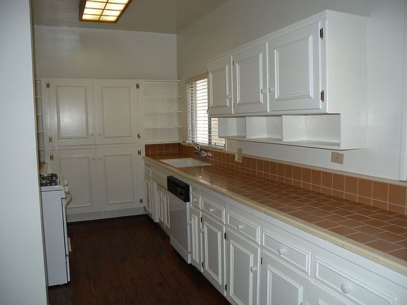 3rd image of 13260 Moorpark St APT 2