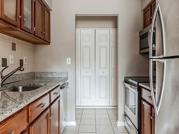 3rd image of 3024 Valley Dr #3024