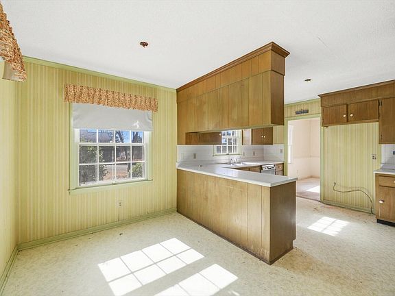 4th image of 823 Oakland Dr