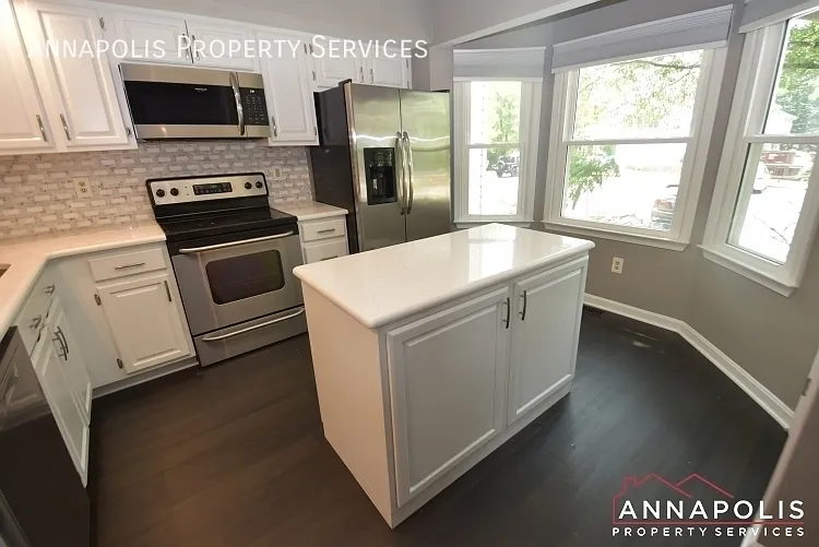1629 Elkwood Ct — Photo 3