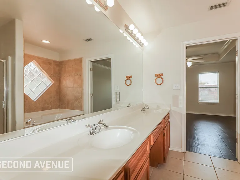 3818 Kitty Ln — Photo 12
