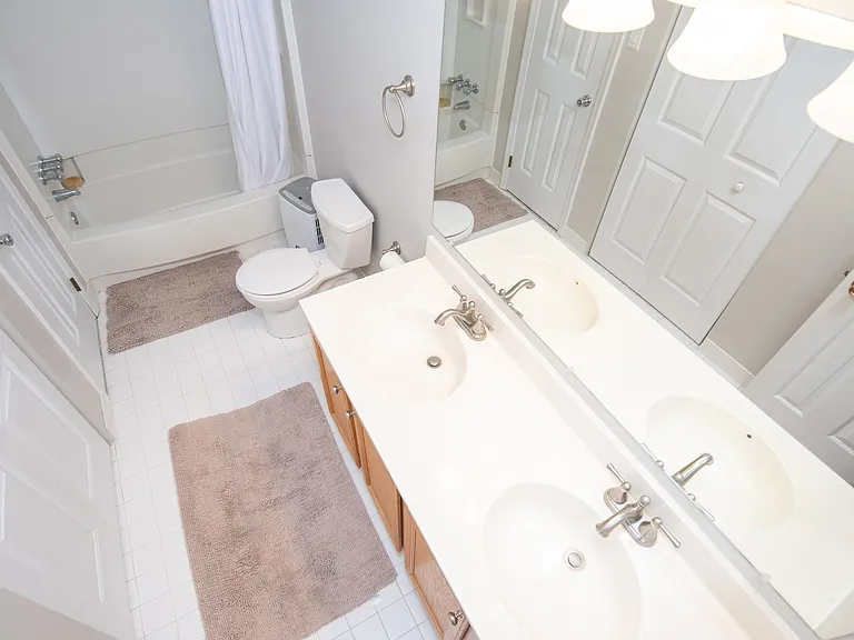 652 Longwood Rd — Photo 17