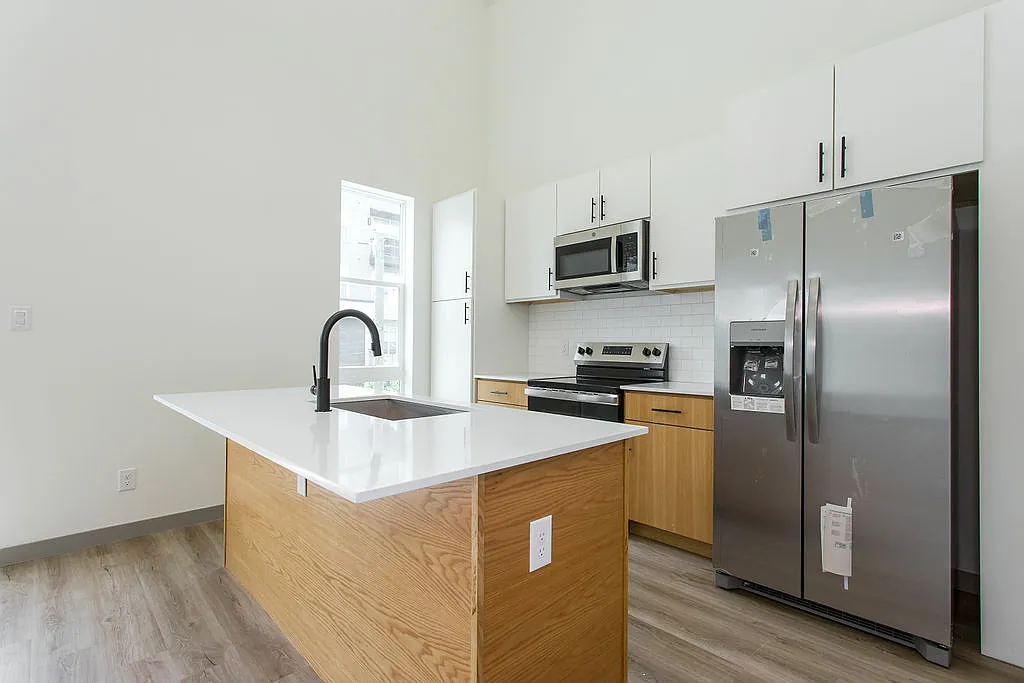 The Flats at 4001 Roseland — Photo 4