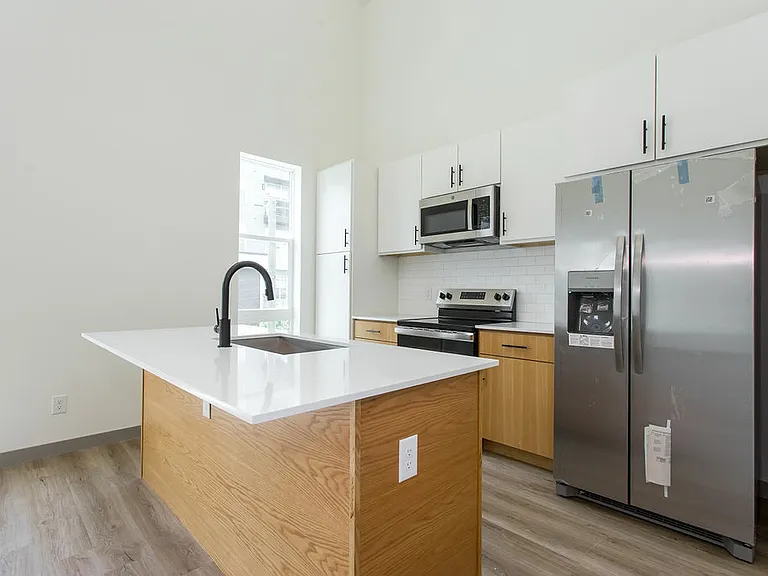 4001 Roseland Ave — Photo 4