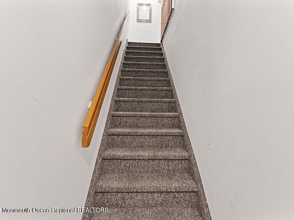3rd image of 902 Scarlet Oak Avenue