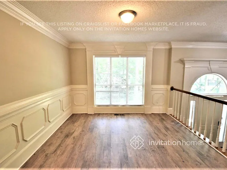 1885 Chadwick Dr — Photo 2