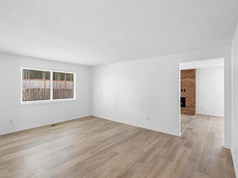 1378 NE Centurion Dr — Photo 13