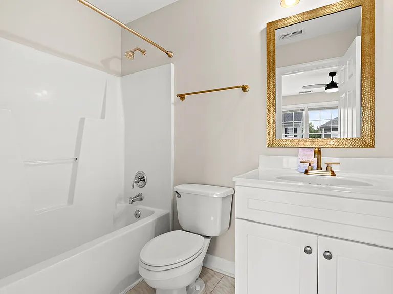 904 Edgewater Cir — Photo 15