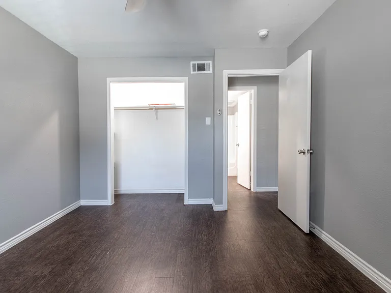 1126 N Bell Ave #BELLAIRE APARTMENTS — Photo 9
