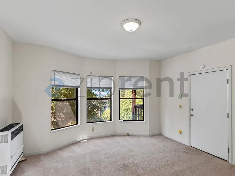 1315 Spruce St #1 — Photo 8