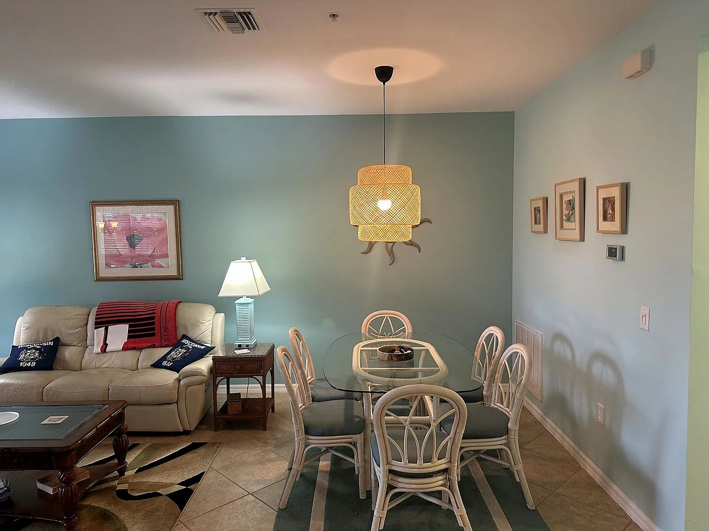 Furnished/Turnkey 2+Den, 2 Bath 1 Car Garage 1st Floor Condo In River Hall — Photo 1