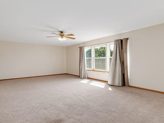 3rd image of 2804 Bloomfield Dr