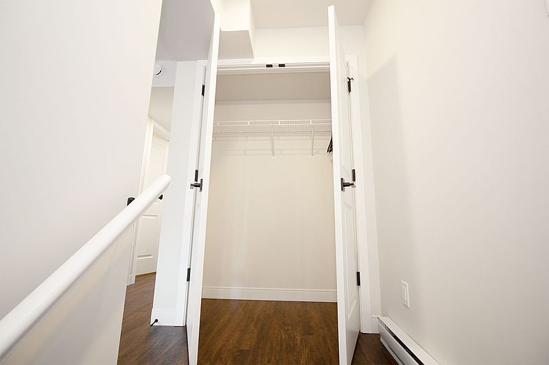 Winnipeg Apartment for rent - 4 Bedrooms — photo 55