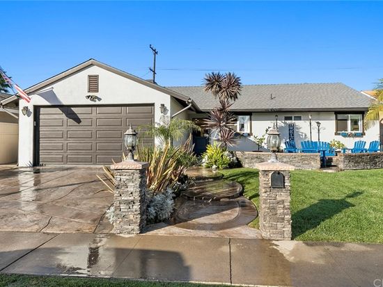 8831 Albatross Dr, Huntington Beach, CA 92646