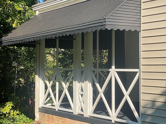covered side porch