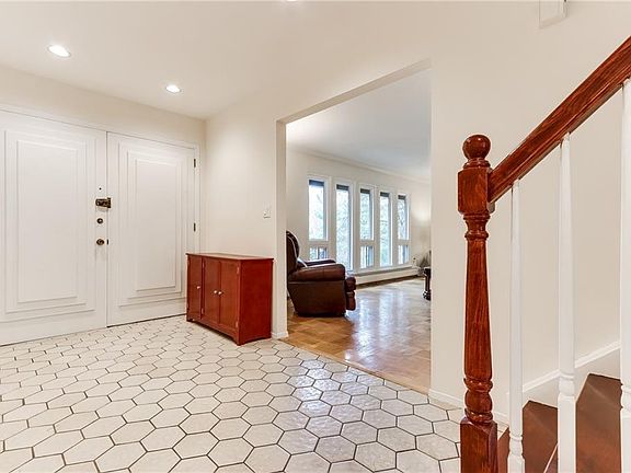 5th image of 29 Tamarack Ln