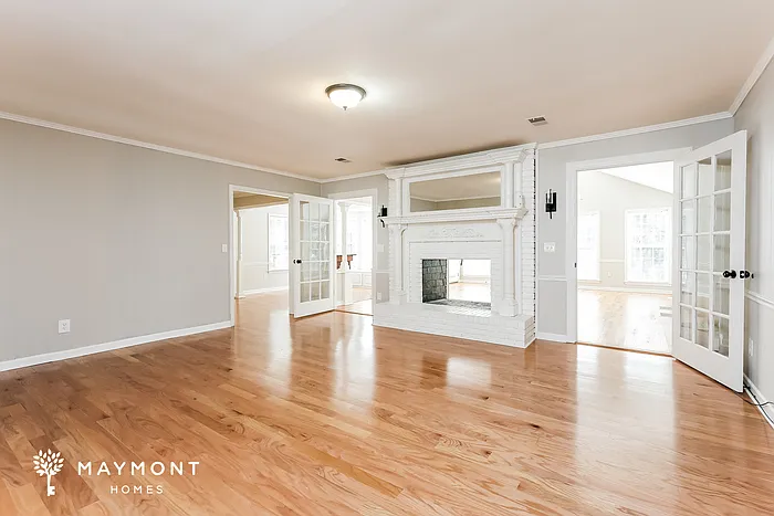 3 bed, 2.5 bath, 2462 sqft, $2,370 — Photo 3