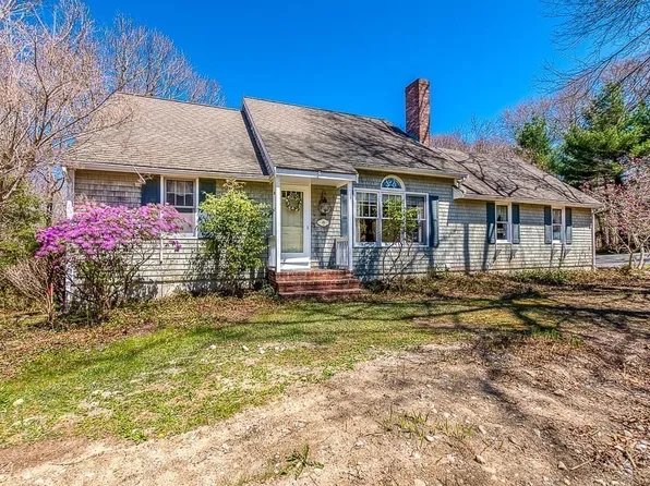 10 Bells Brook Rd, Lakeville, MA 02347