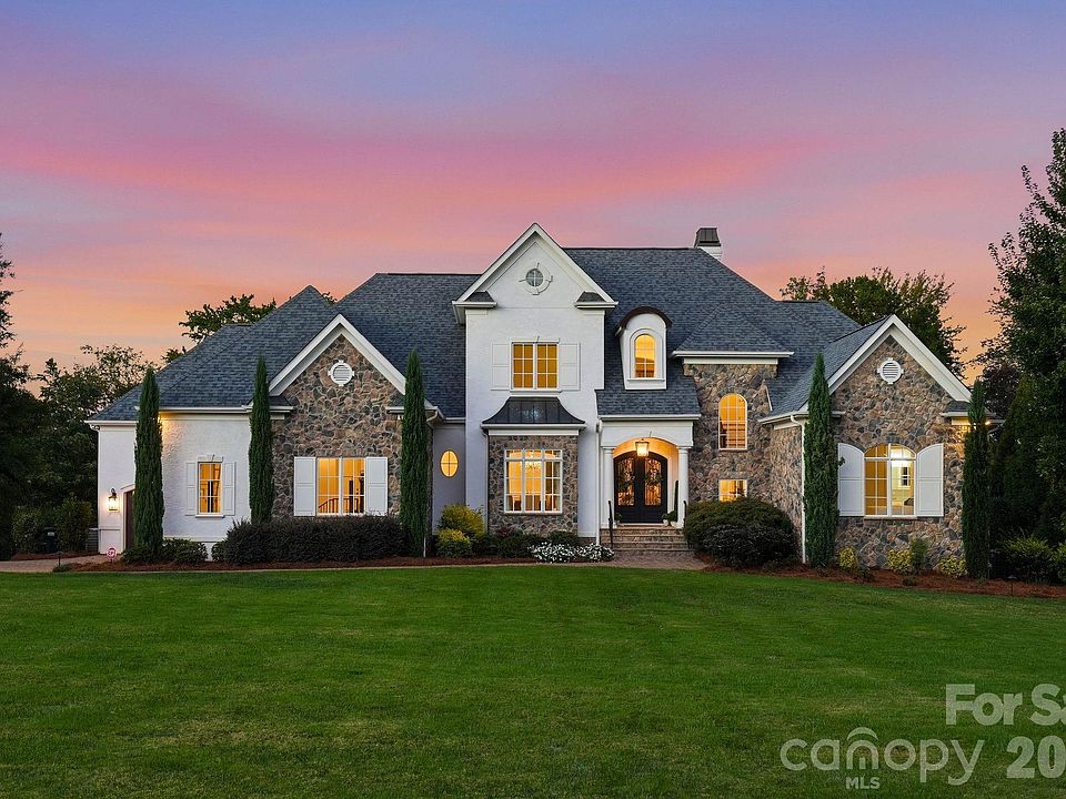 1st image of 114 Cape Cod Way