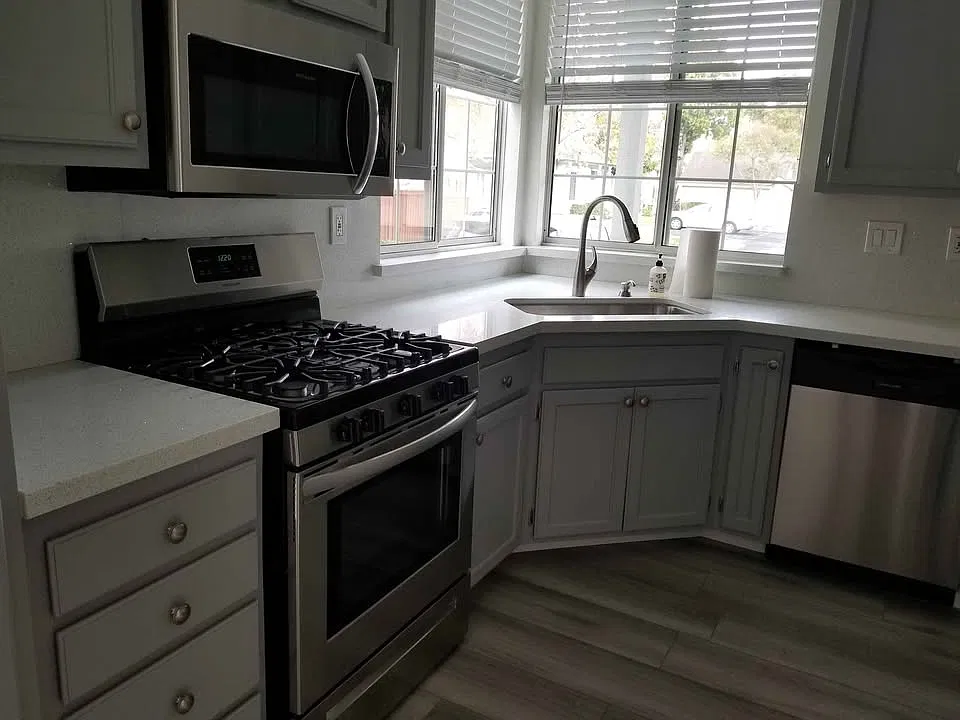 3 bed, 2.5 bath, 1627 sqft, $4,000 — Photo 3