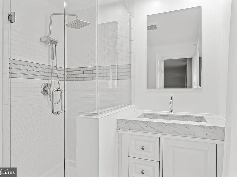 644 Robinson Ln — Photo 36